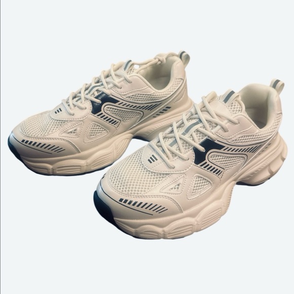 Burness Chunky Sneaker Size 11 Off White Black Lace Up Comfort Insole Athleisure - Picture 13 of 14